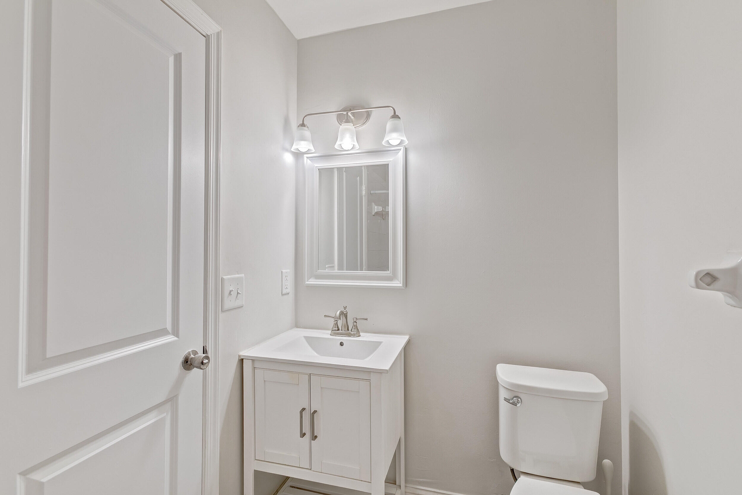 1122 Keystone Drive, Unit D Jupiter, FL 33458 - Photo 26 of 40 Guest Bathroom