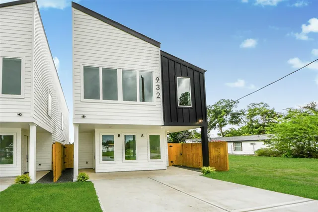 $2,000 | 932 South Lane, Unit B, Houston, TX 77088