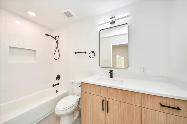 $2,000 | 932 South Lane, Unit B, Houston, TX 77088