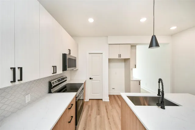 $2,000 | 932 South Lane, Unit B, Houston, TX 77088