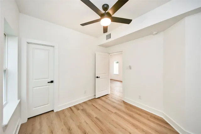 $2,000 | 932 South Lane, Unit B, Houston, TX 77088