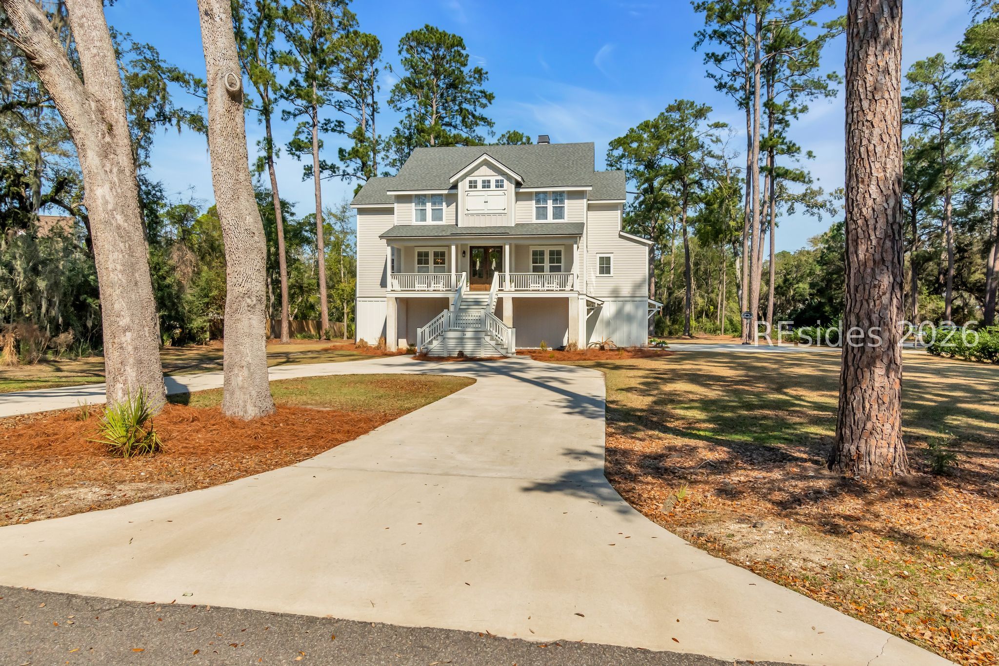 26 Pilot Point Road Ridgeland, SC 29936 - Photo 3 of 63 Circular driveway