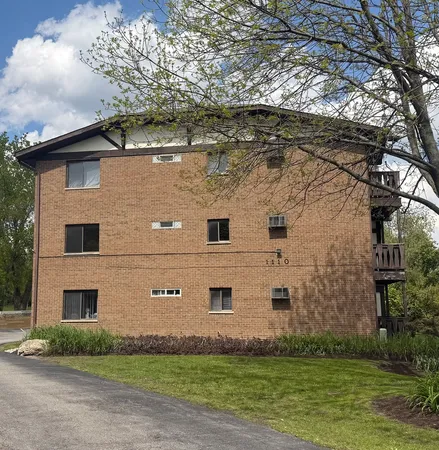 $1,695 | 1110 Chalet Drive, Unit 201, Darien, IL 60561