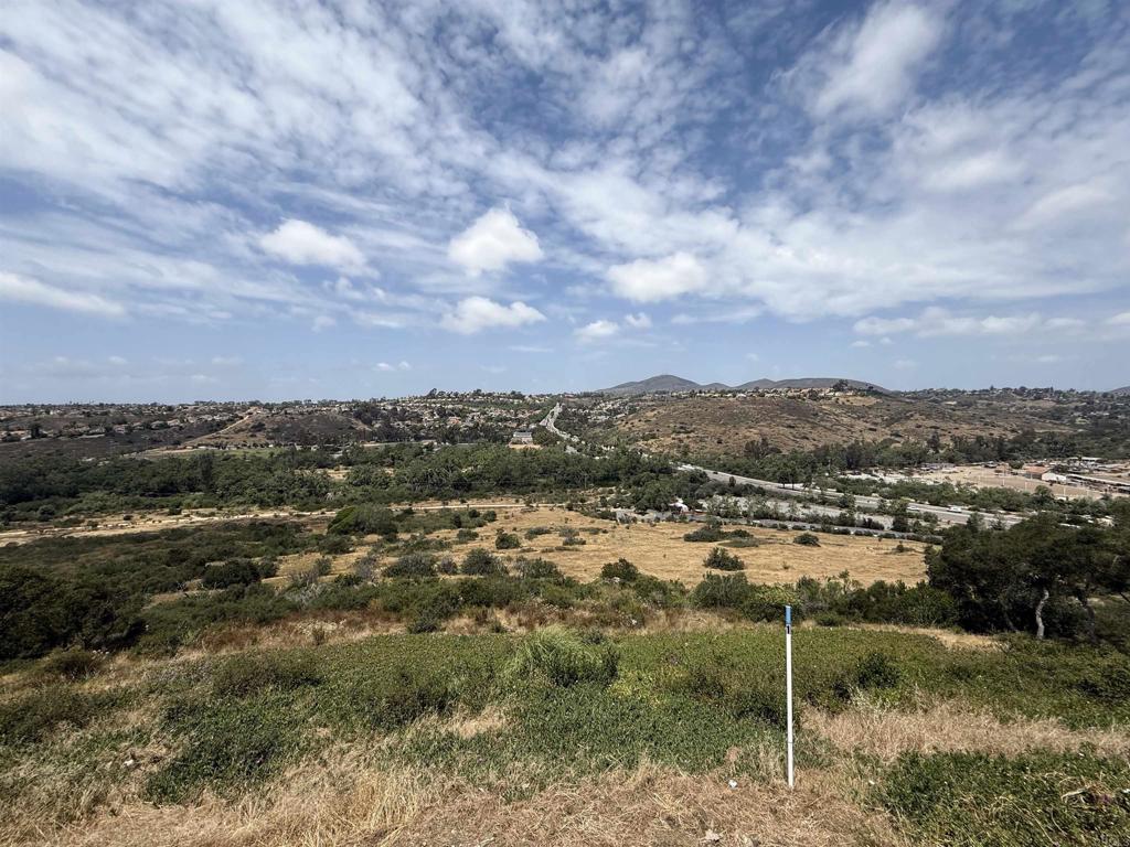 8994 Capcano Road San Diego, CA 92126 - Photo 12 of 16