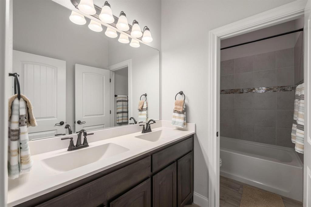 2011 Spieth Street Granbury, TX 76048 - Photo 22 of 35