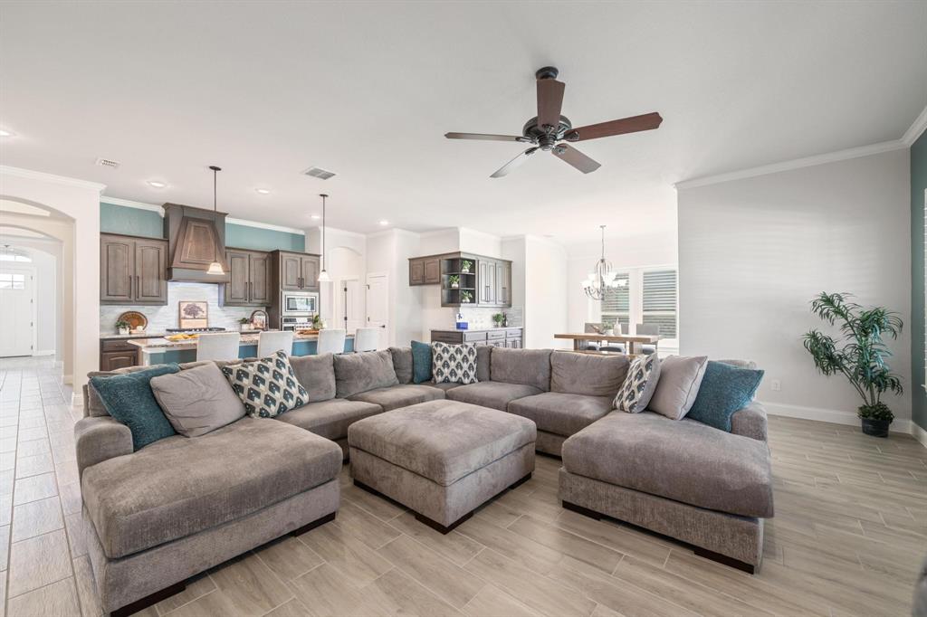 2011 Spieth Street Granbury, TX 76048 - Photo 8 of 35