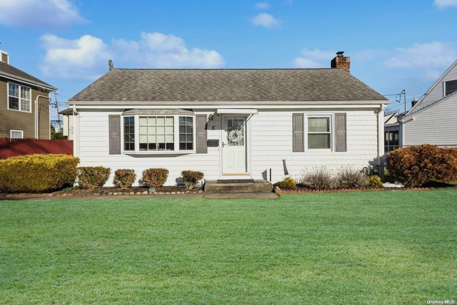 5 Gables Road Hicksville, NY 11801 - Photo 1 of 1 Gallery Image 1