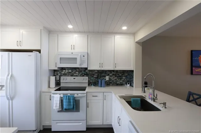 $5,500 | 7380 South Ocean Drive, Unit 621, Jensen Beach, FL 34957