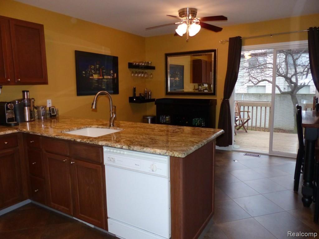 4931 North Crooks Road Royal Oak, MI 48073 - Photo 8 of 23 Kitchen