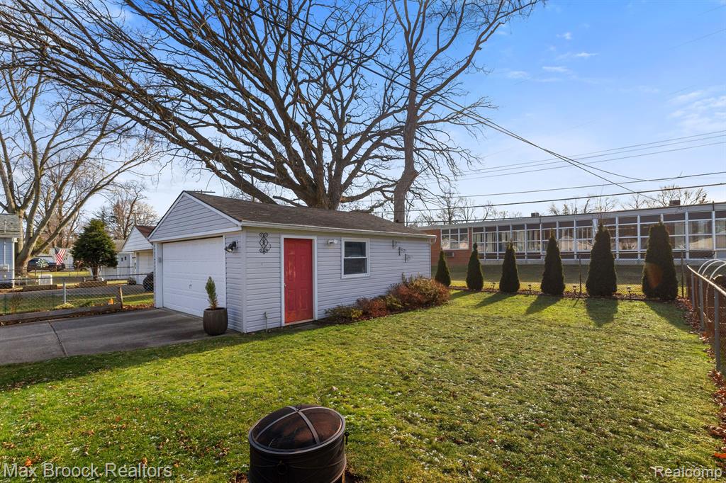 490 Roth Boulevard Clawson, MI 48017 - Photo 30 of 33