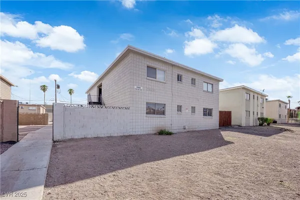 $1,100 | 2908 East Poplar Avenue, Unit 3, Las Vegas, NV 89101