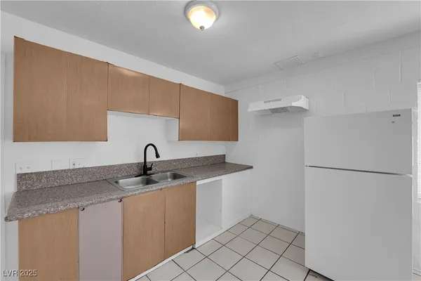 $1,100 | 2908 East Poplar Avenue, Unit 3, Las Vegas, NV 89101