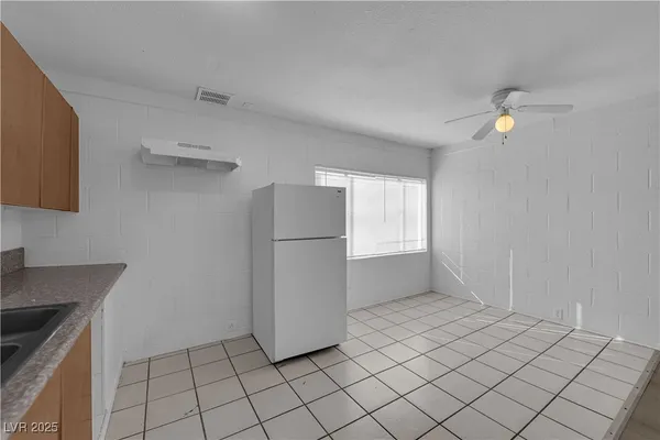 $1,100 | 2908 East Poplar Avenue, Unit 3, Las Vegas, NV 89101