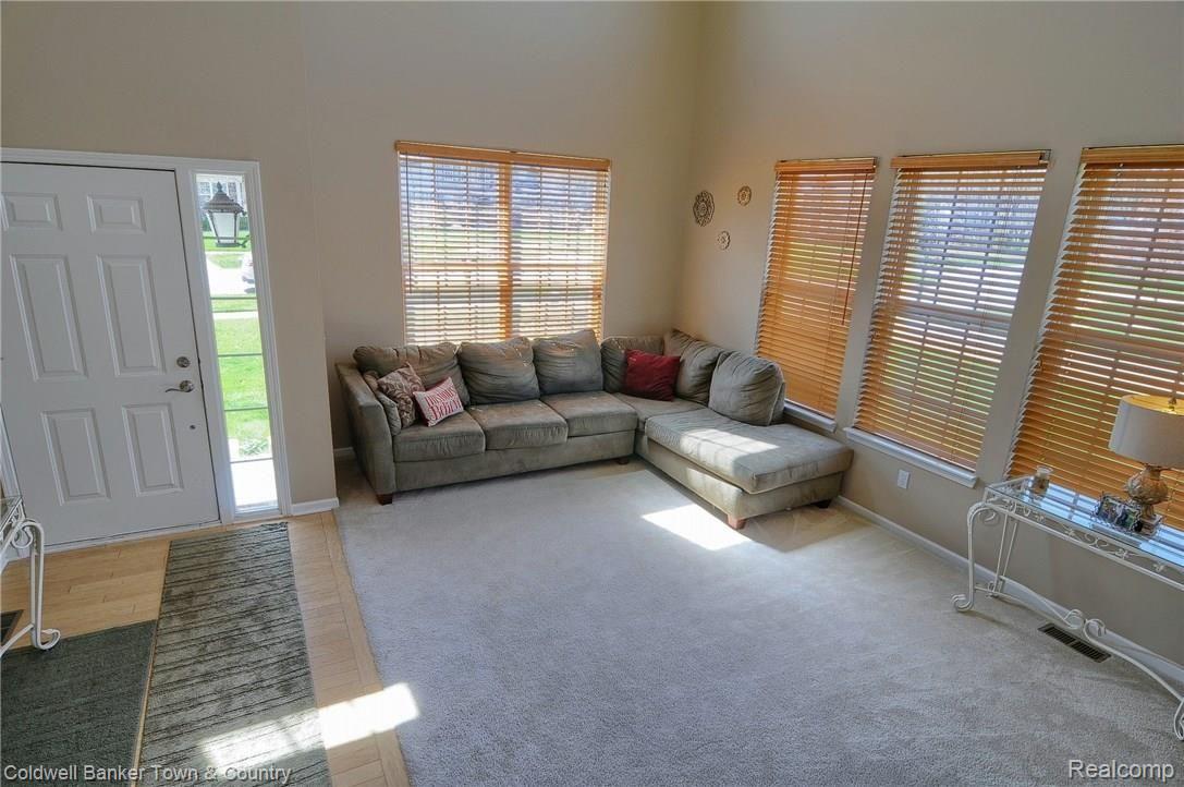 9181 Spring Wood Court Howell, MI 48843 - Photo 3 of 31 Foyer.jpg