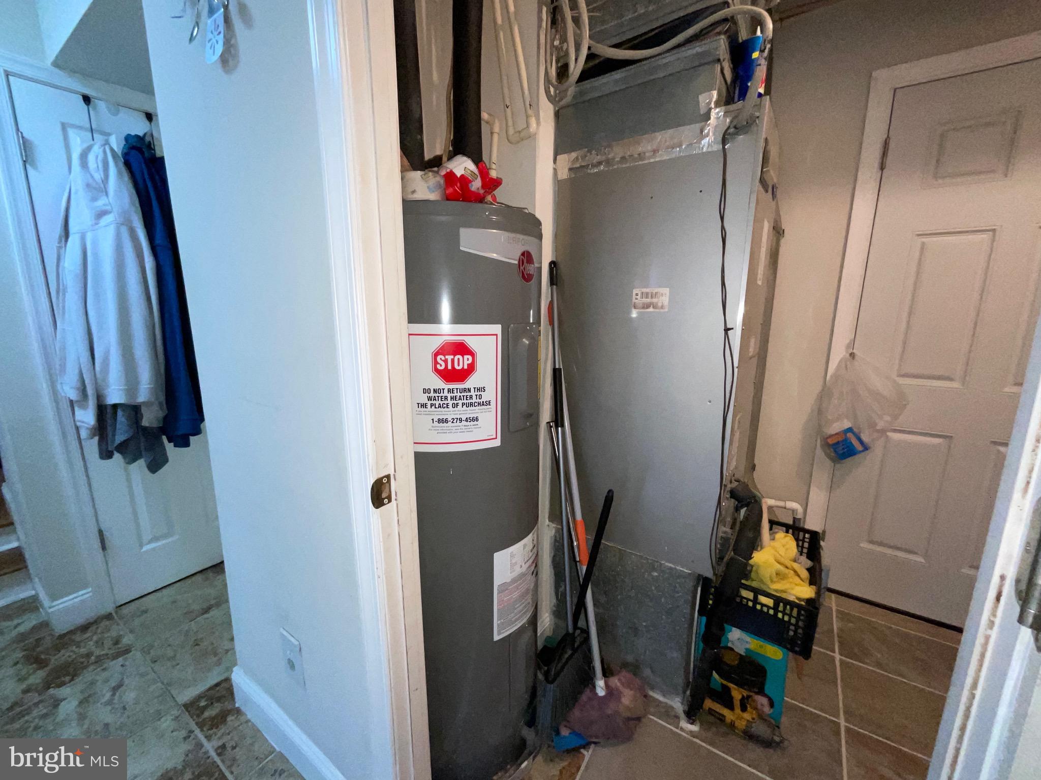 342 Oaktree Lane Sterling, VA 20164 - Photo 15 of 22 BRAND new water heater, furnace 2 yrs old