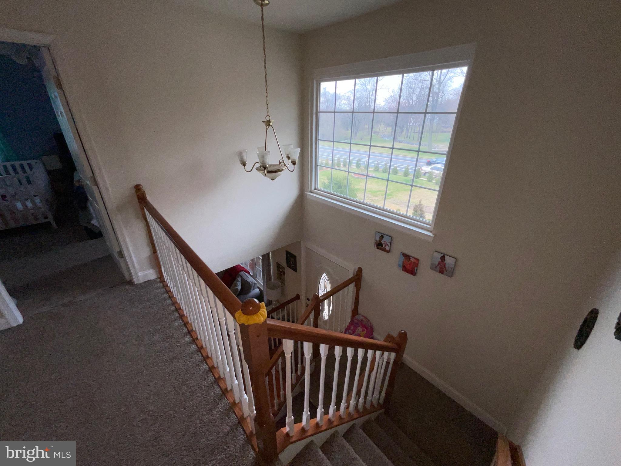 342 Oaktree Lane Sterling, VA 20164 - Photo 4 of 22