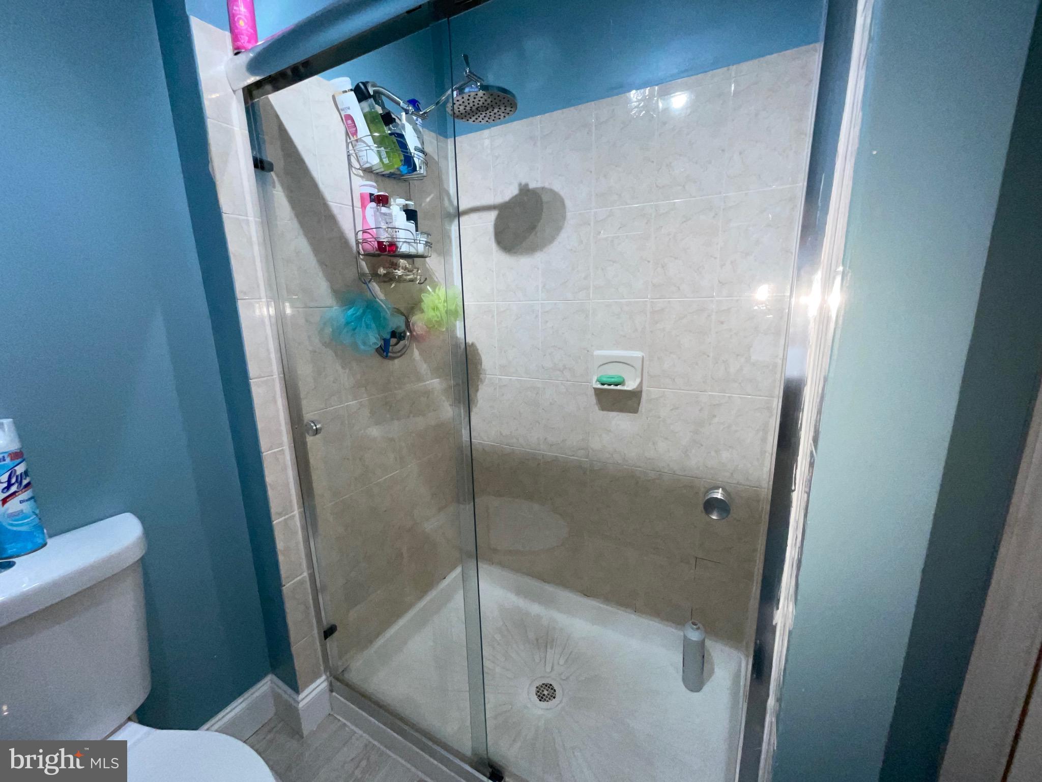 342 Oaktree Lane Sterling, VA 20164 - Photo 8 of 22