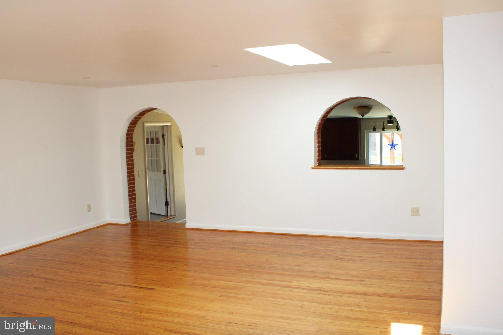 6809 Ruskin Street Springfield, VA 22150 - Photo 15 of 39 Spacious room with charming arches.