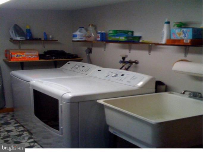 7609 Water Oak Point Road Pasadena, MD 21122 - Photo 19 of 22 Laundry Room