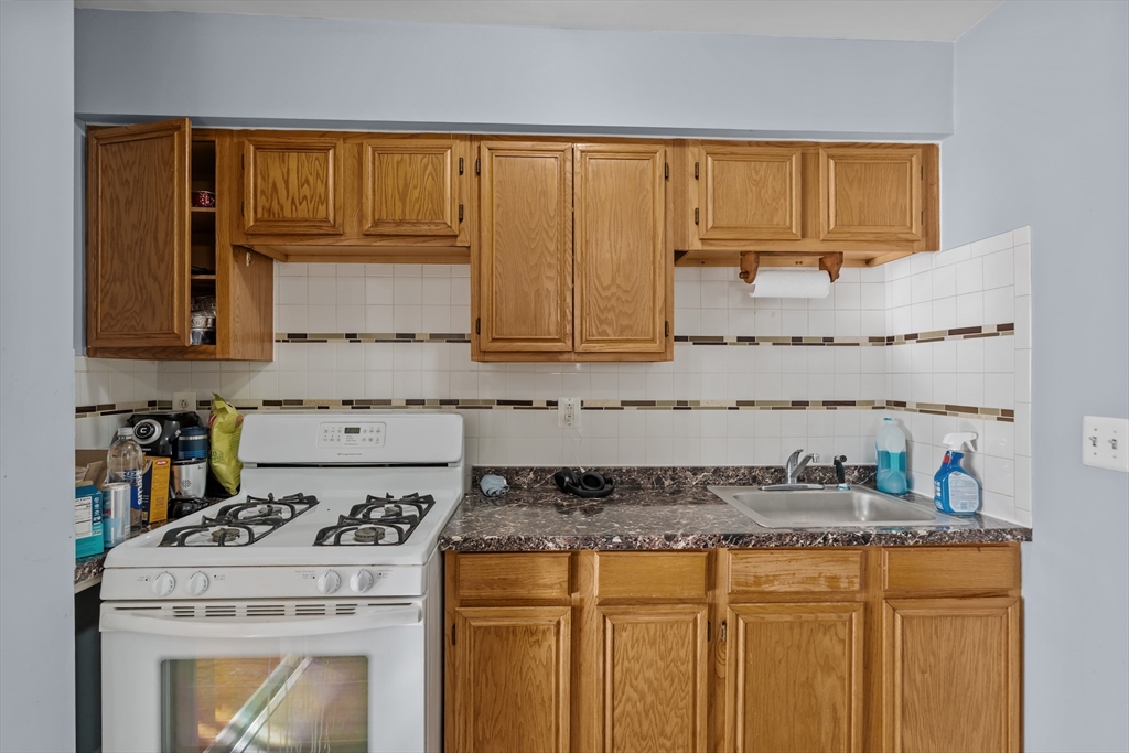 26 Brow Street Fall River, MA 02721 - Photo 6 of 30