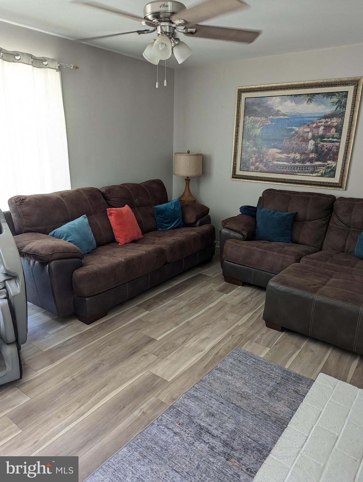 5356 Ravensworth Road Springfield, VA 22151 - Photo 4 of 21 Living Room