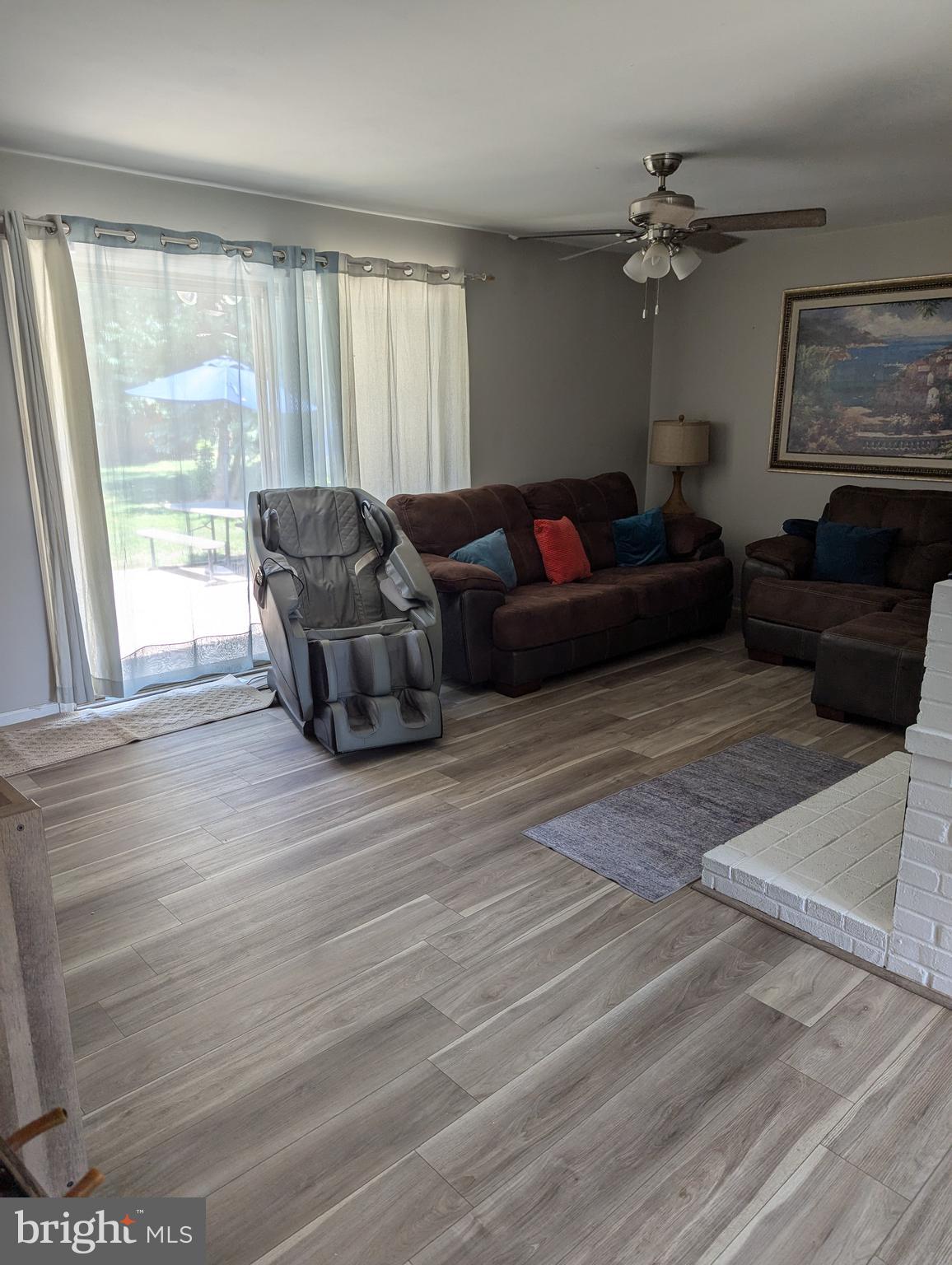 5356 Ravensworth Road Springfield, VA 22151 - Photo 5 of 21 Living Room