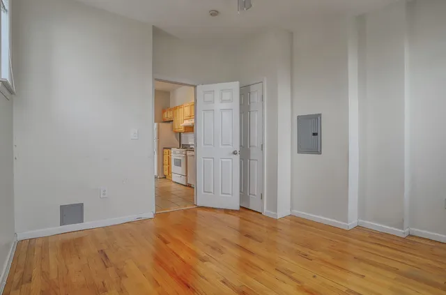 $2,600 | 275 Webster Avenue, Unit 8, Jersey City, NJ 07307