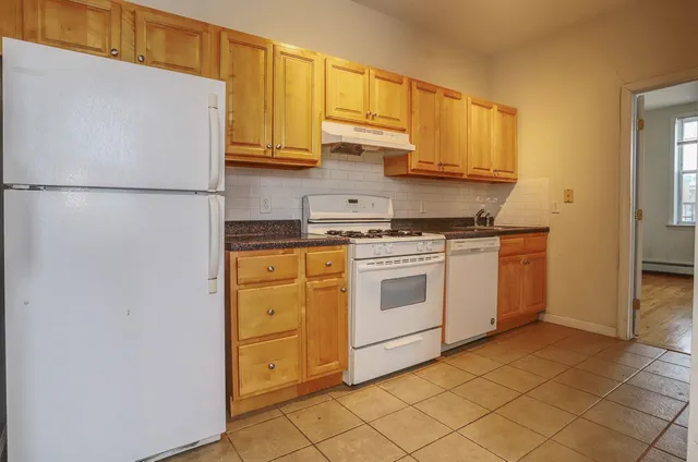 $2,600 | 275 Webster Avenue, Unit 8, Jersey City, NJ 07307