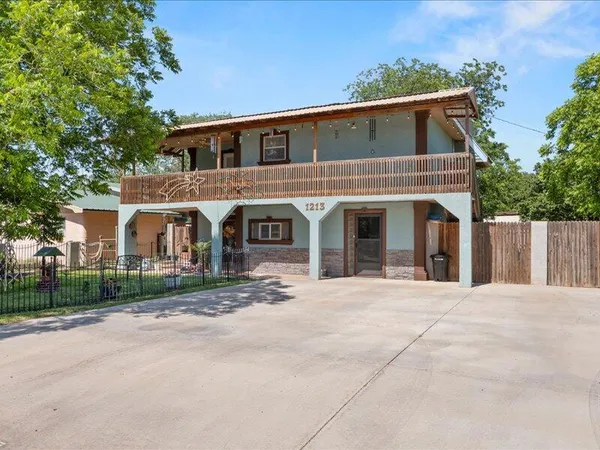 $325,000 | 1213 North Ave B, Denver City, TX 79323