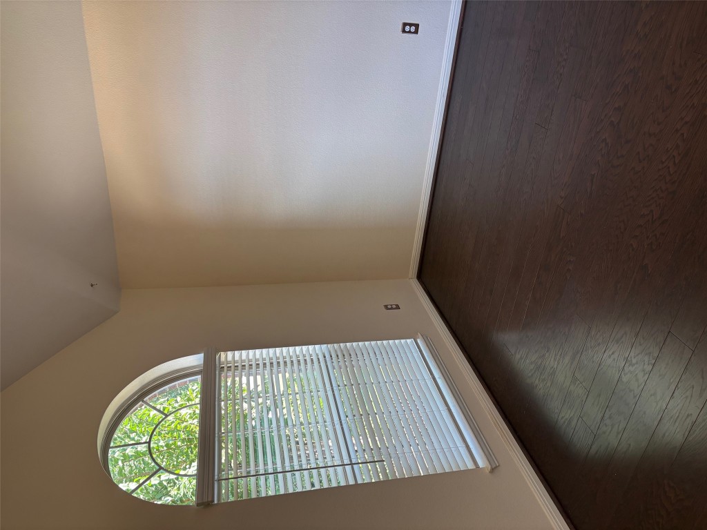 1421 Morning View Road Georgetown, TX 78628 - Photo 5 of 39 an empty room with a window