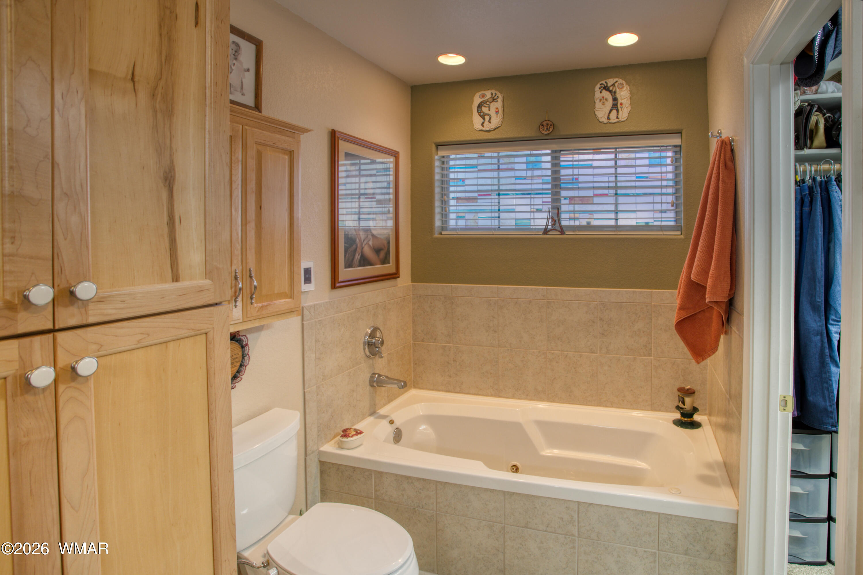 4161 West Thornton Road Show Low, AZ 85901 - Photo 19 of 46 Jacuzzi -tub
