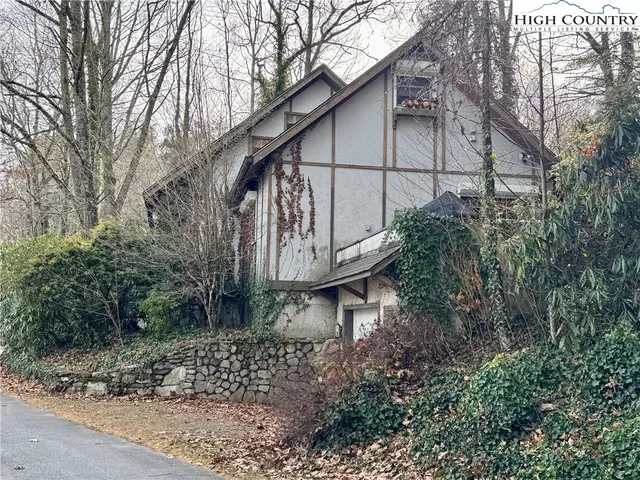 $314,900 | 70 Holly Loop, Newland, NC 28657