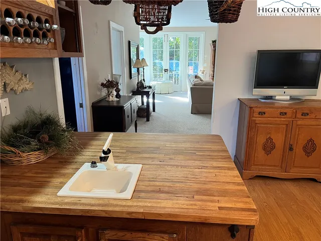 $314,900 | 70 Holly Loop, Newland, NC 28657