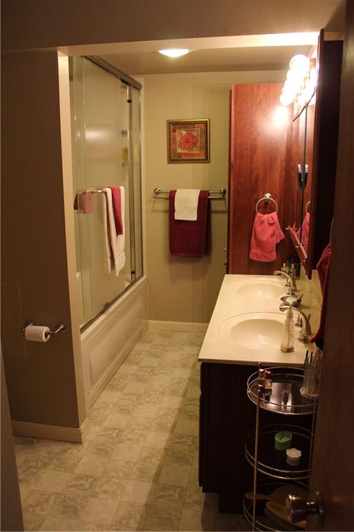356 Willow Road Avella, PA 15312 - Photo 8 of 25 Large Master Bath with Double vanity, jet spray tub and linen closet