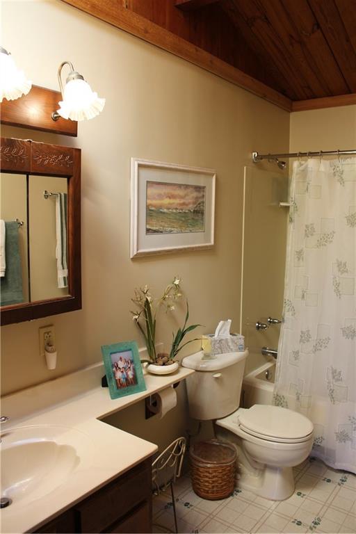 356 Willow Road Avella, PA 15312 - Photo 10 of 25 Main Floor Full Bath