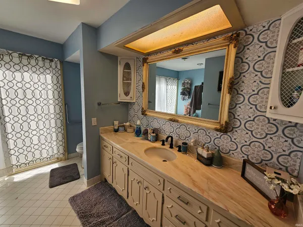 $489,900 | 123 Fairway Drive, Vincennes, IN 47591