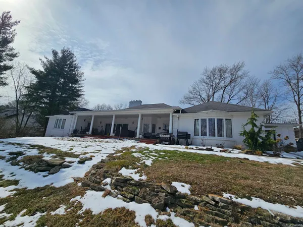 $489,900 | 123 Fairway Drive, Vincennes, IN 47591