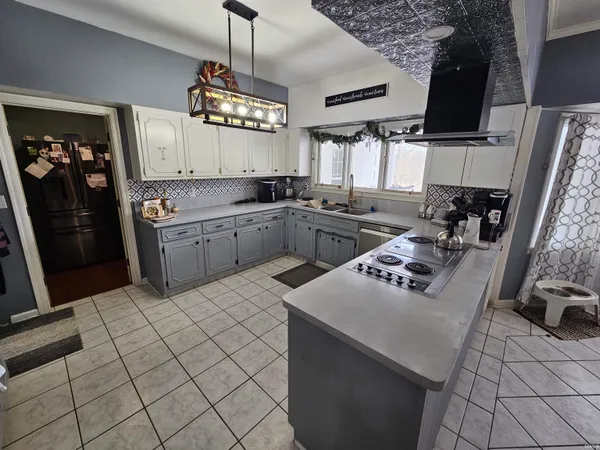 $489,900 | 123 Fairway Drive, Vincennes, IN 47591