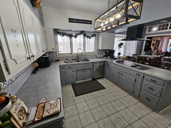 $489,900 | 123 Fairway Drive, Vincennes, IN 47591