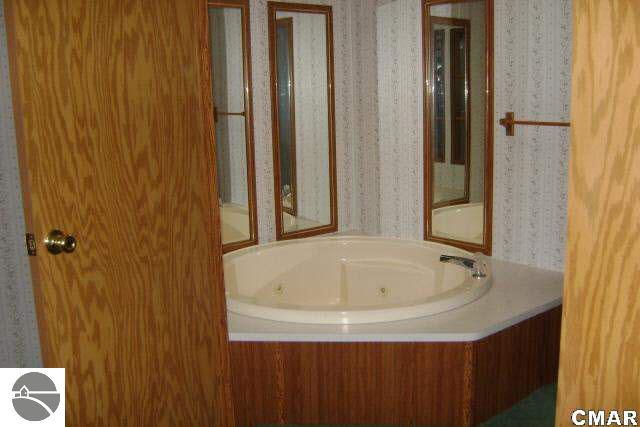 1675 West Washington Road Farwell, MI 48622 - Photo 7 of 9 1768442-6.JPG