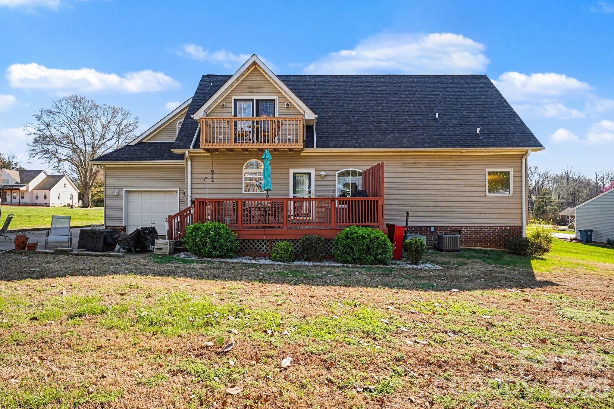 212 Pine Valley Road Mocksville, NC 27028 - Photo 27 of 28 a front view of a house with garden