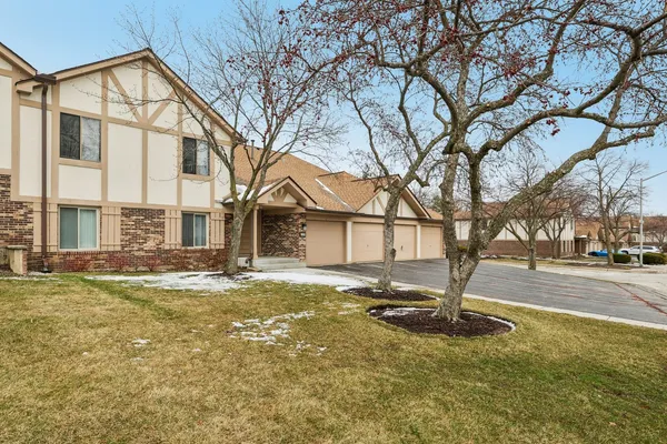 $285,000 | 1200 Knottingham Court, Unit 2B, Schaumburg, IL 60193