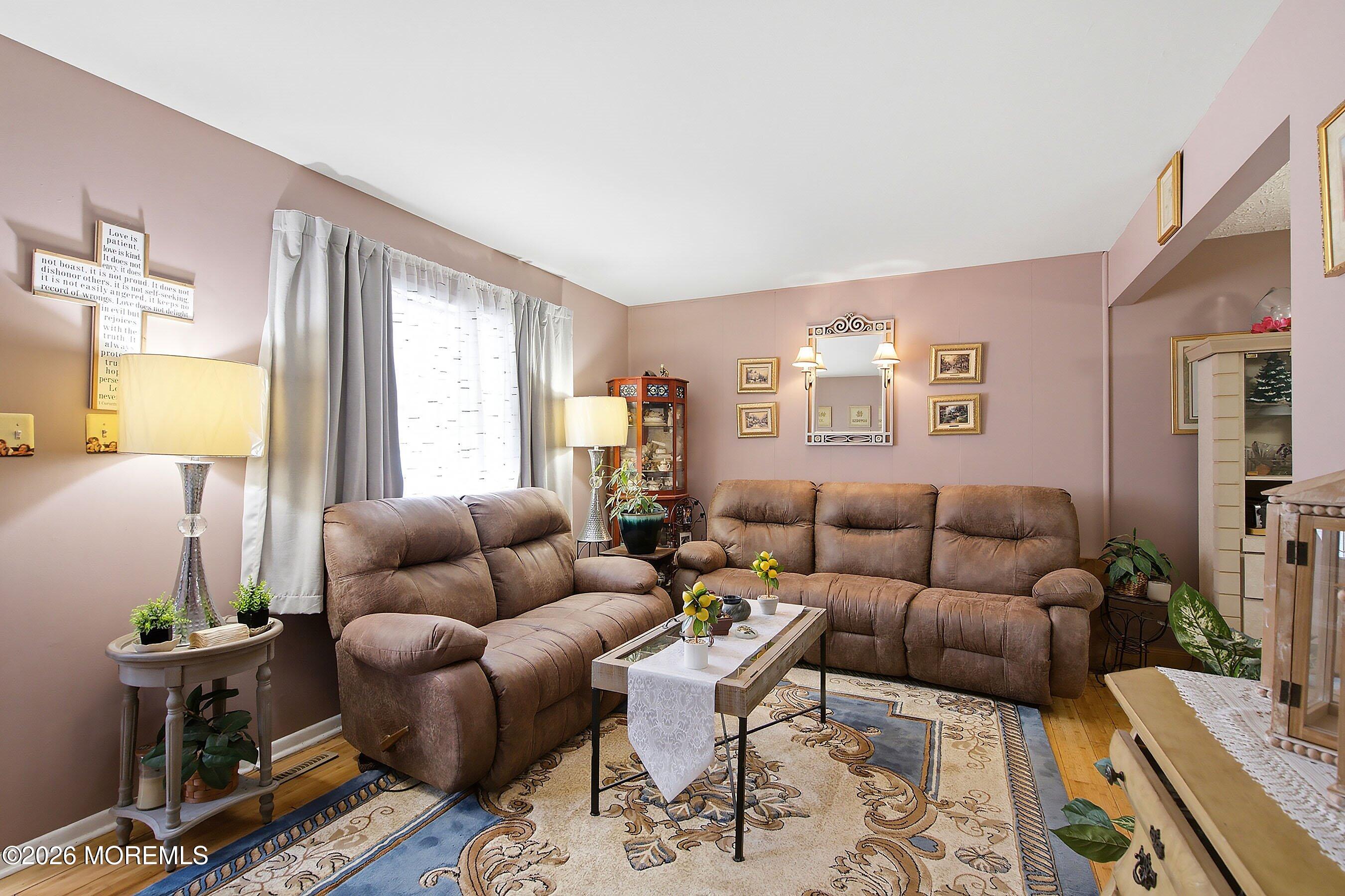 17 Locust Road Howell, NJ 07731 - Photo 4 of 23 04-Living 1B