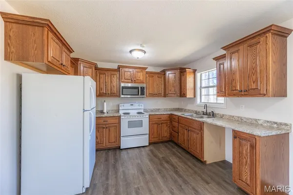 $229,000 | 566 County Road 422, Poplar Bluff, MO 63901