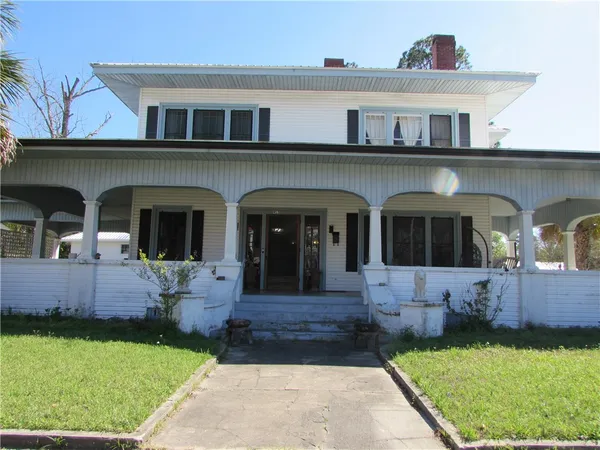 $400,000 | 915 Carswell Avenue, Waycross, GA 31503