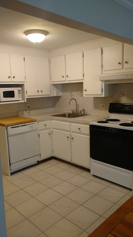 131 Round Hill Road, Unit 131 Northampton, MA 01060 - Photo 3 of 25 Gallery Image 3