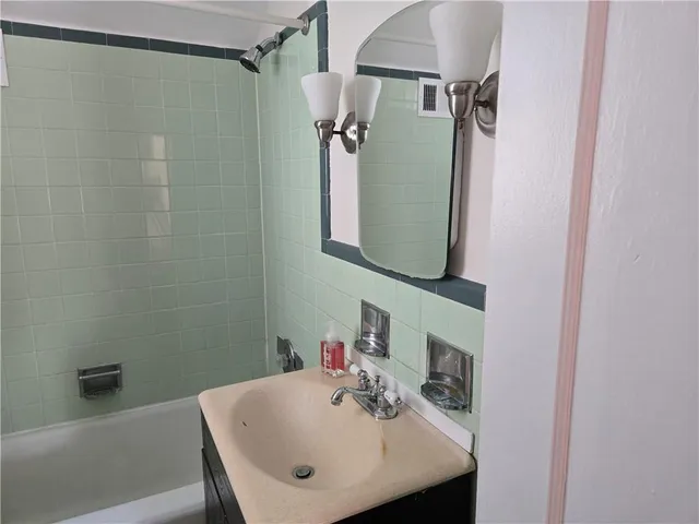 $2,495 | 10 Allendale Place, Pittsburgh, PA 15228