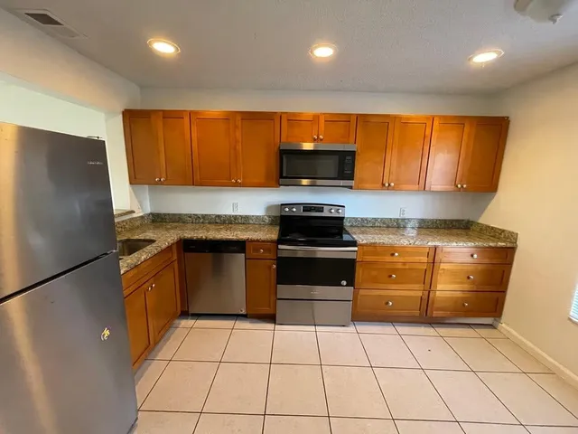 $177,000 | 5029 Breckenridge Place, Unit 11, West Palm Beach, FL 33417