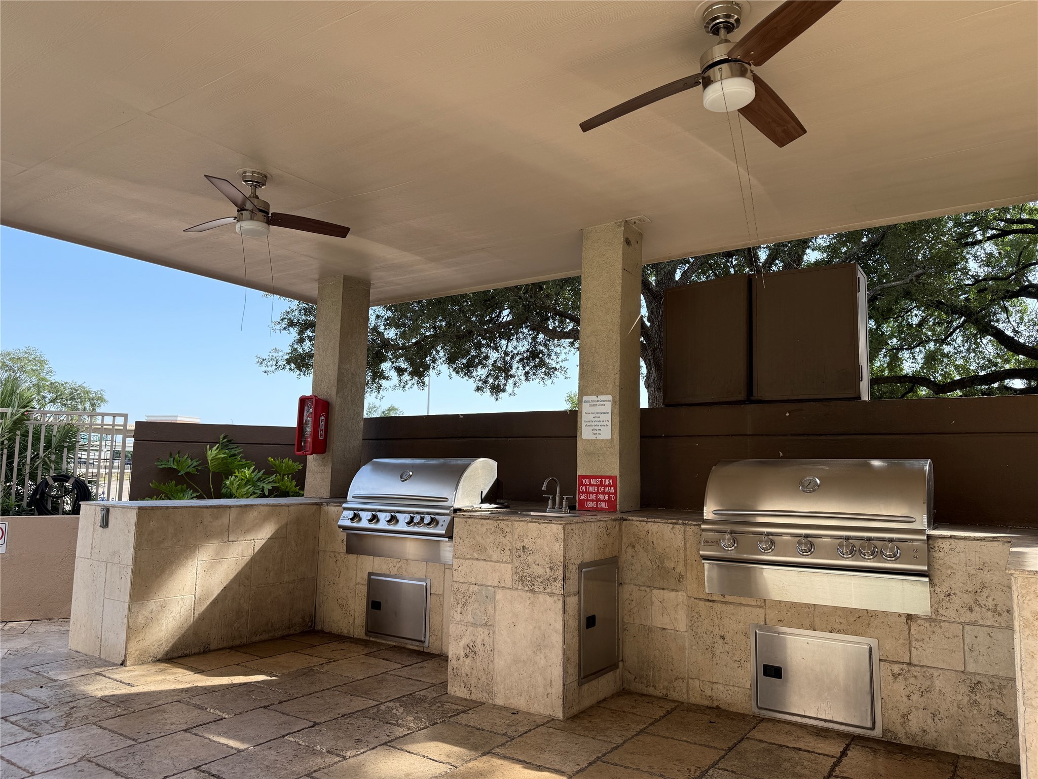 3525 Sage Road, Unit 304 Houston, TX 77056 - Photo 14 of 17 Pool has bbq grill