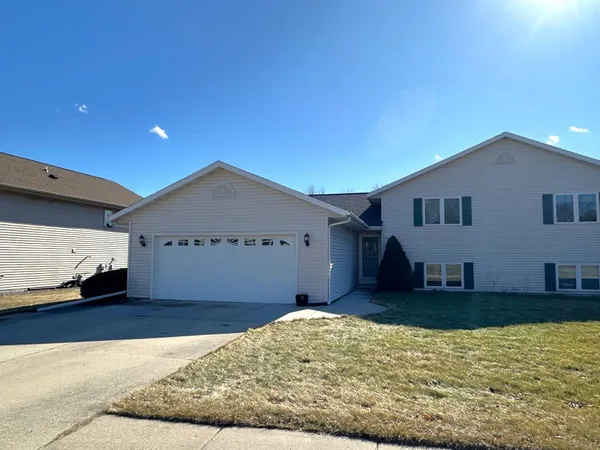$315,000 | 109 Jennifer Lane, Fall River, WI 53932